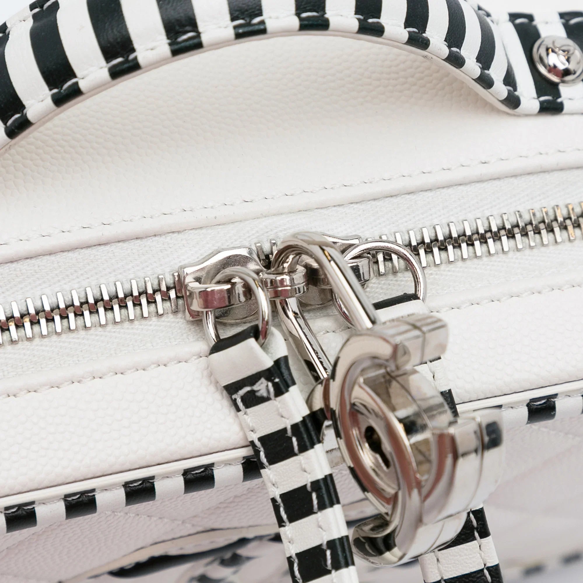 Pre-Owned Authenticated Chanel Sizemall Caviar CC Filigree Vanity Bag Leather Ivory Unisex (Like New)