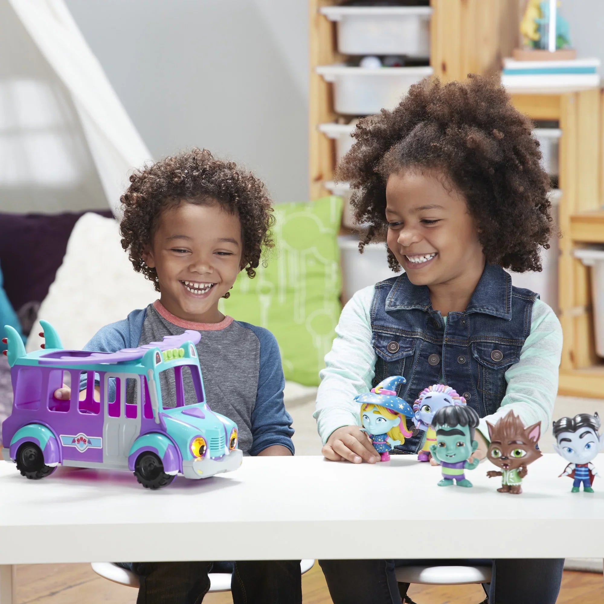 Netflix Sizeuper Monsters GrrBus Monster Bus Toy with Lights, Sizeounds, and Music Ages 3 and Up