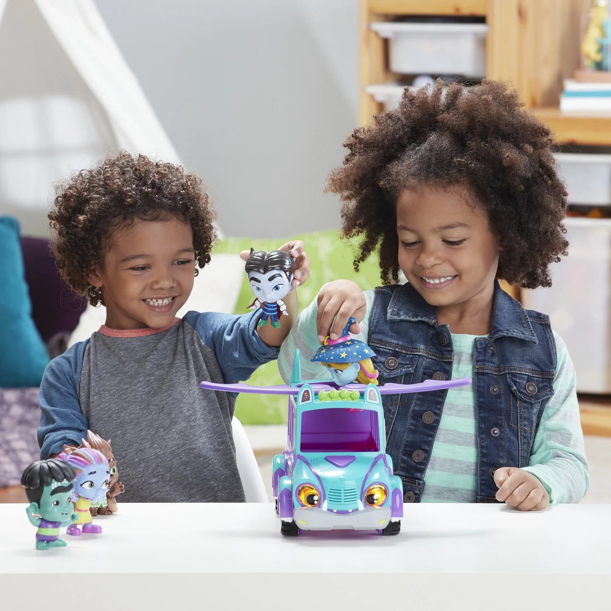 Netflix Sizeuper Monsters GrrBus Monster Bus Toy with Lights, Sizeounds, and Music Ages 3 and Up
