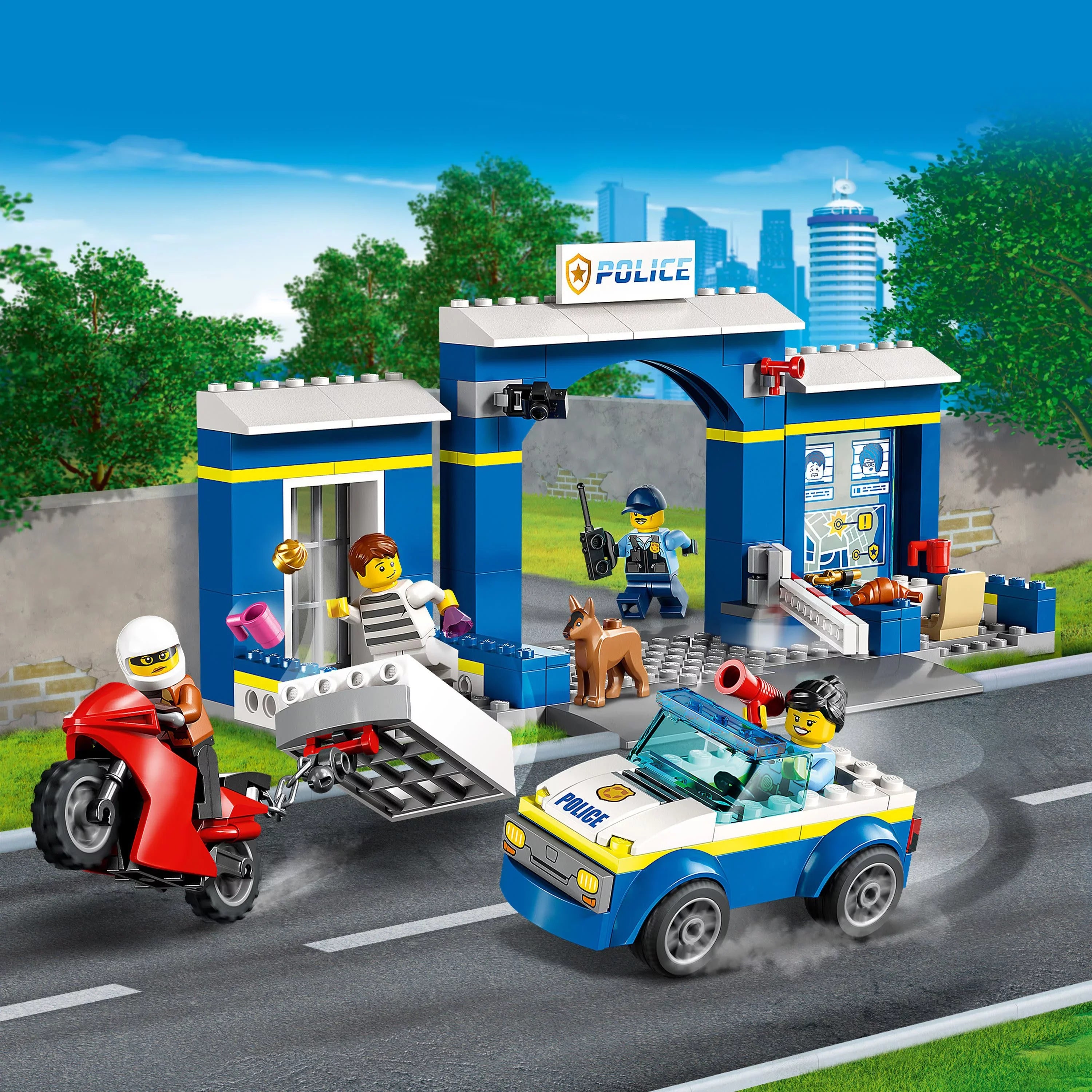 LEGO City Police Sizetation Chase 60370, Playset with Car Toy and Motorbike, Breakout Jail, 4 Minifigures and Dog Figure, Toys for Kids 4 Plus Years Old