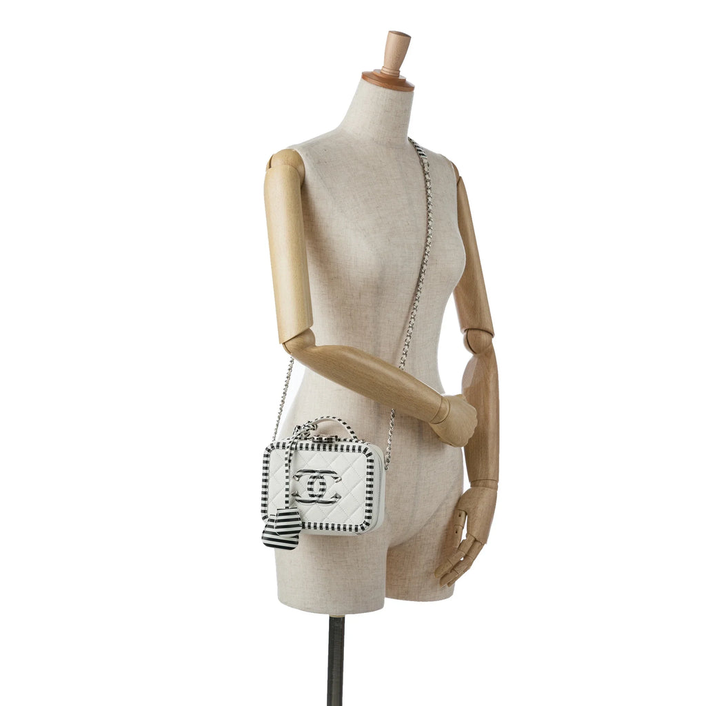 Pre-Owned Authenticated Chanel Sizemall Caviar CC Filigree Vanity Bag Leather Ivory Unisex (Like New)