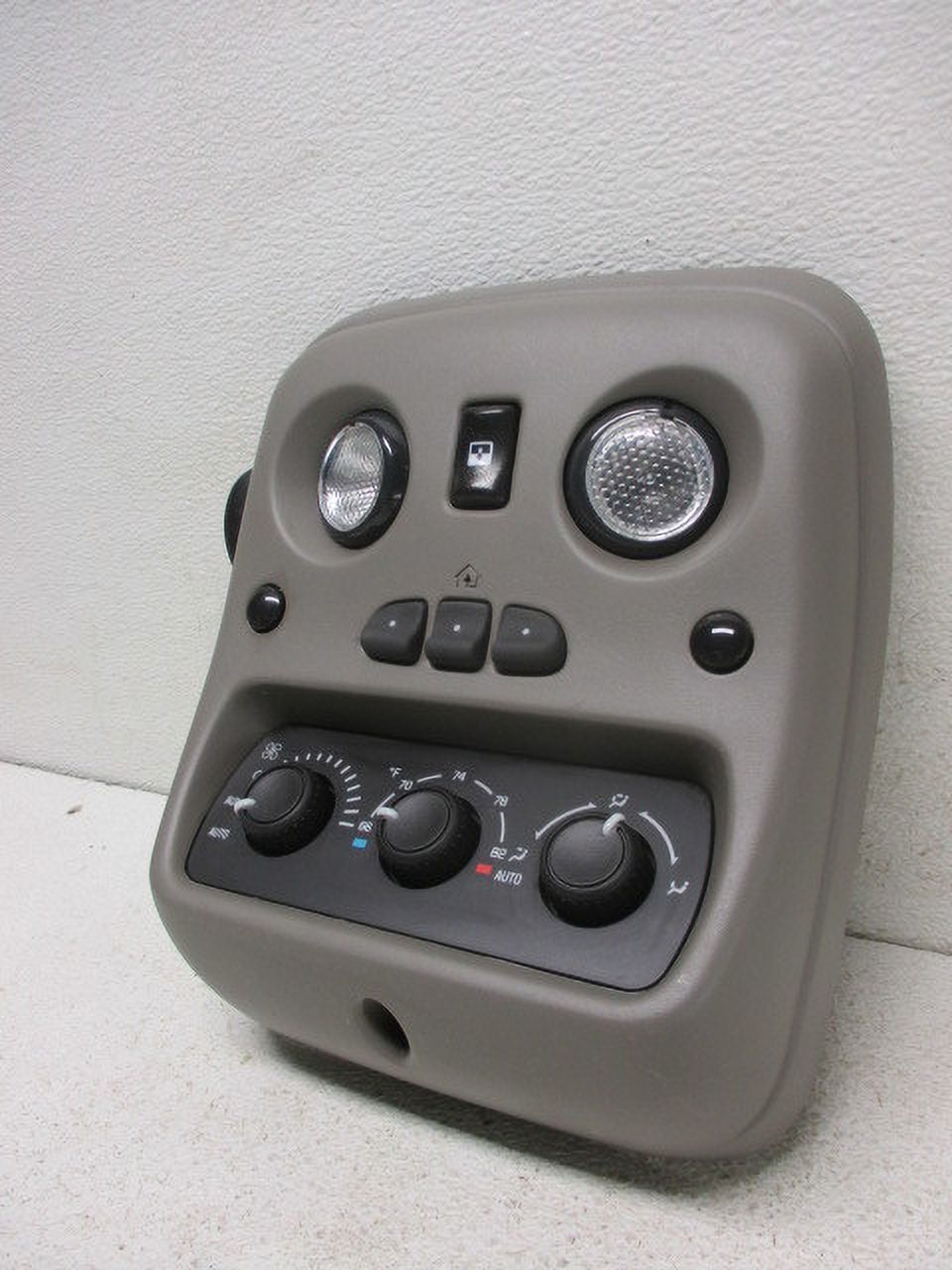 Pre-Owned 04 Cadillac Escalade Interior Roof Mounted Console w/Temperature Control OEM LKQ (Good)