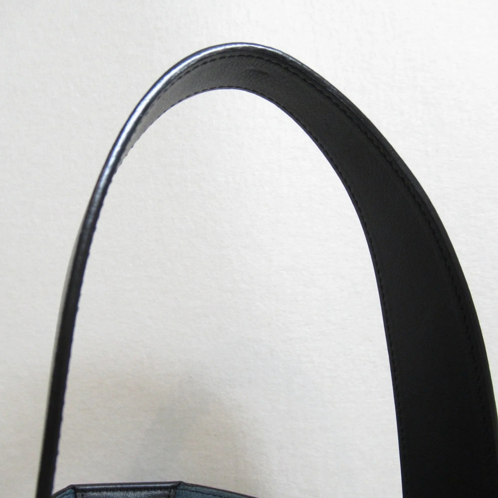 Pre-Owned CHANEL 2waySizehoulder Bag Black Lambskin (sheep leather) (Good)