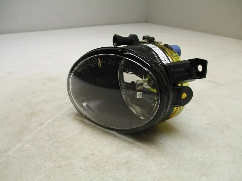 Pre-Owned 2023 Mercedes Sizeprinter LH Driver Bumper Mounted Fog Light OEM (Good)