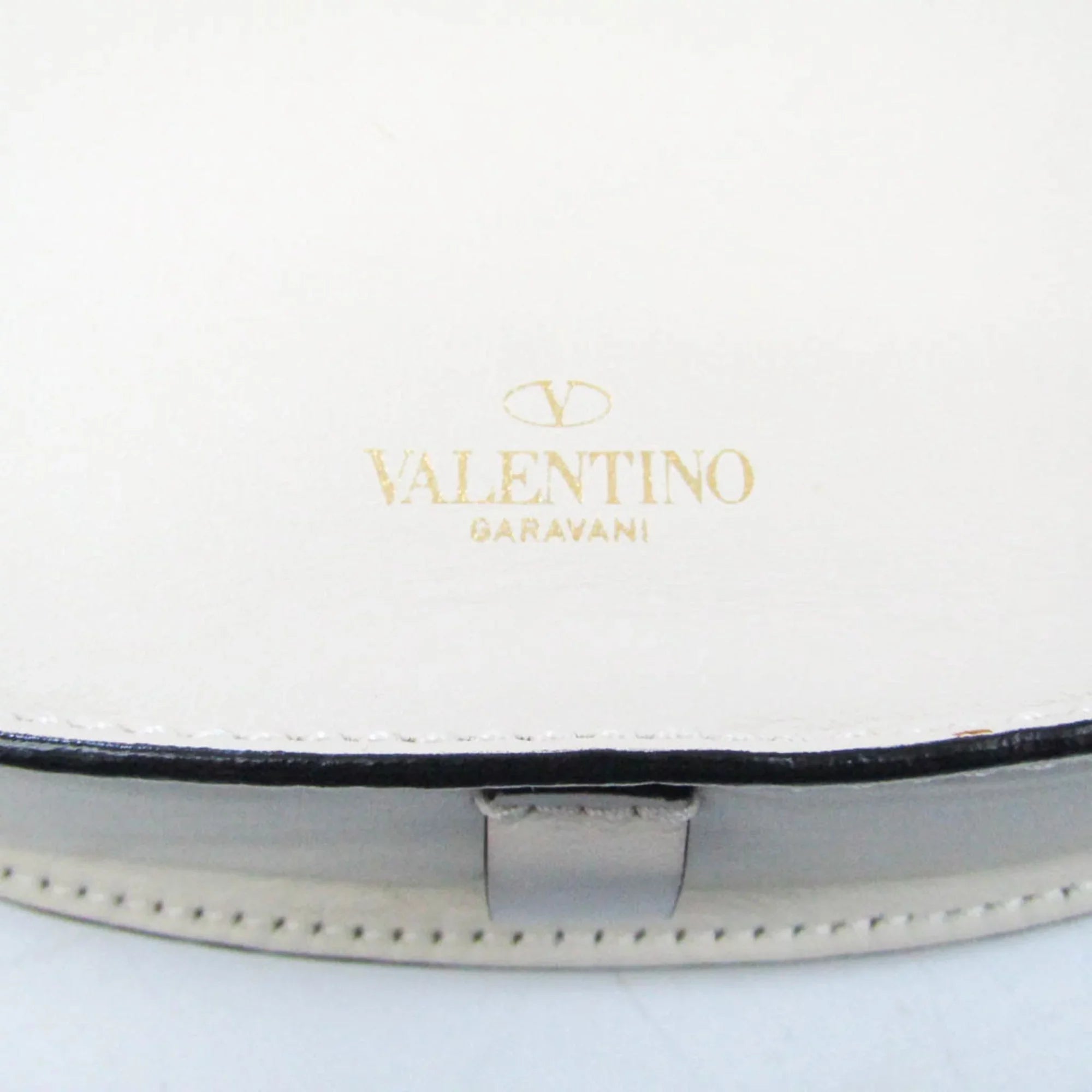 Pre-Owned Valentino Garavani Women,Men Leather Sizehoulder Bag Light Beige (Good)