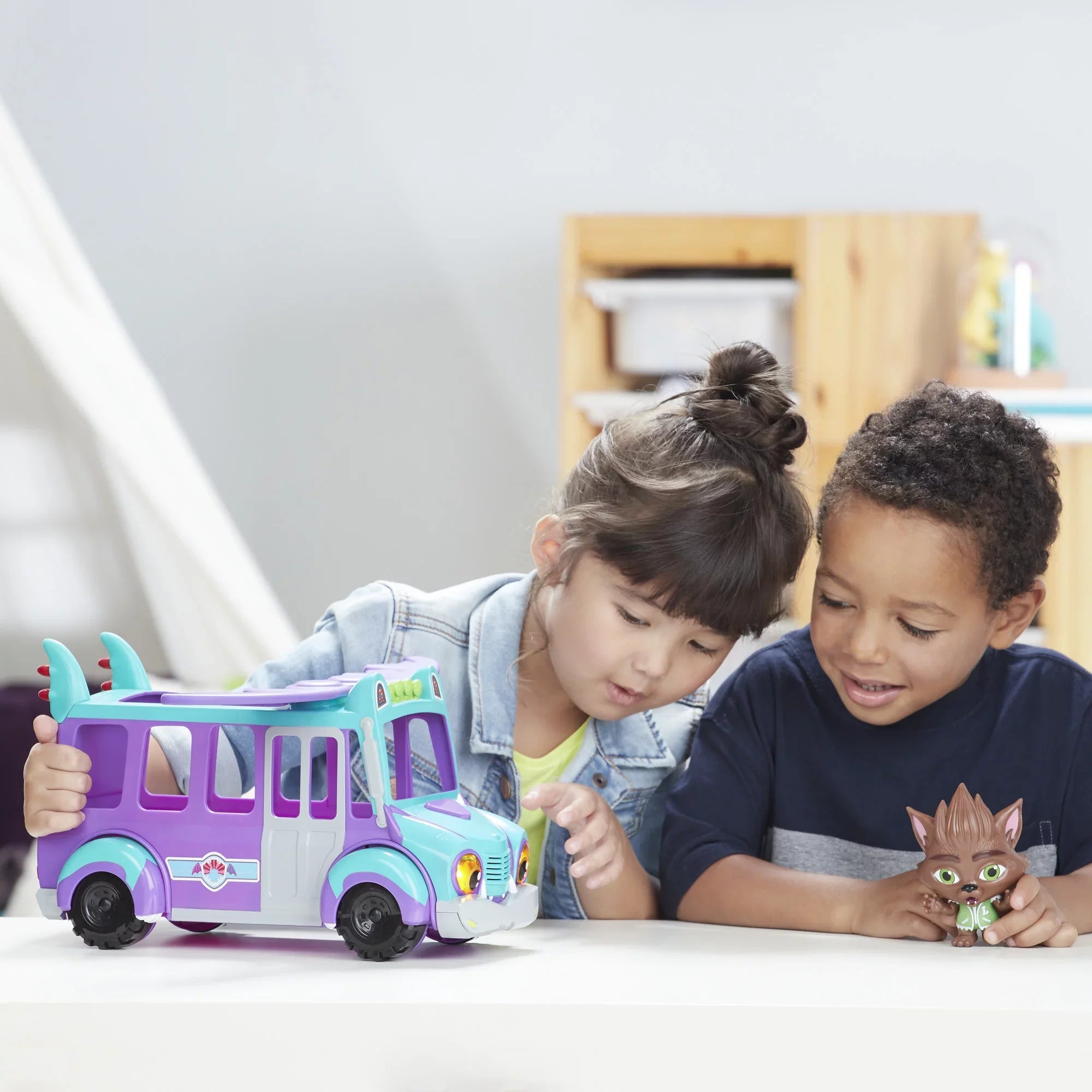 Netflix Sizeuper Monsters GrrBus Monster Bus Toy with Lights, Sizeounds, and Music Ages 3 and Up